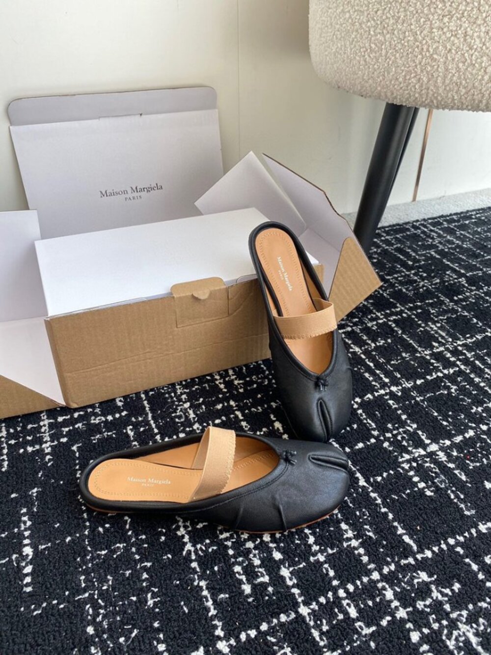 Maison Margiela Black Lambskin Tabi Mules Split-Toe Slide Mules - Picture 3 of 5